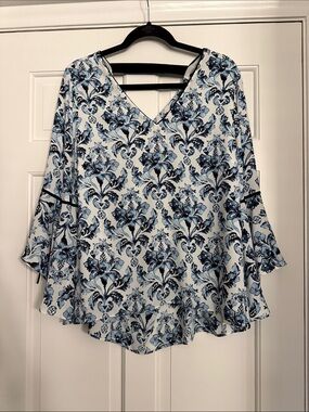 White House Black Market Blue and White Floral V-Neck Blouse